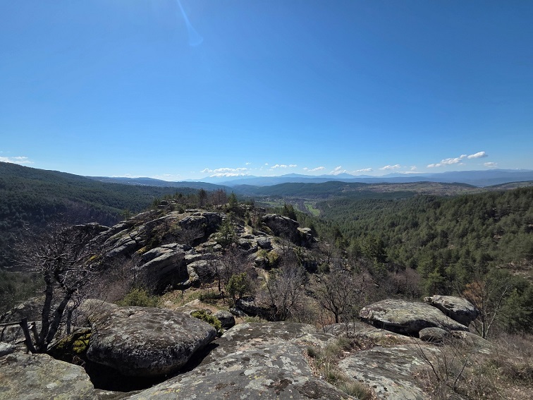 Забравеното светилище на Градище, общ. Гърмен: как уникален тракийски олтар се руши пред очите ни