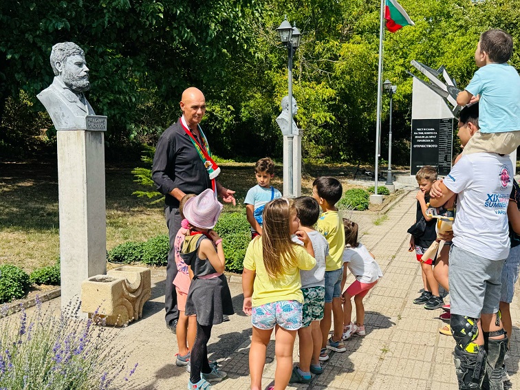 Урок по родолюбие от кмета на село Спасово за Деня на Съединението