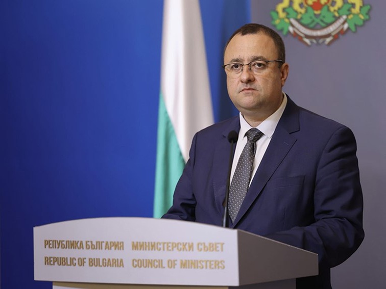 Йорданов, хвърляй си оставката! Бащата на Сияна я поиска преди министъра!