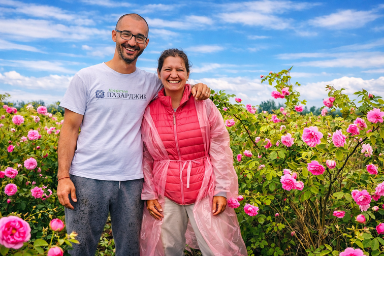 Млади семейства предприемачи: Време е да се завърнем на село с Rosa damascena