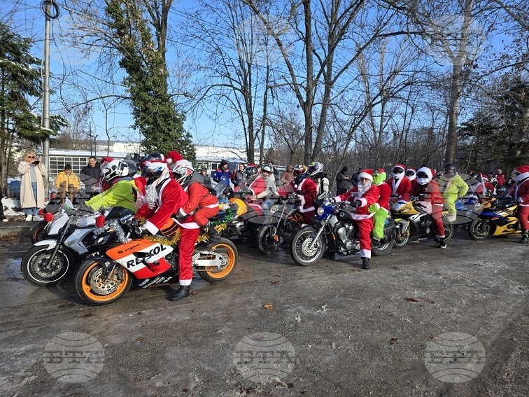 Мотористи, облечени като Дядо Коледа, преминаха в шествие по улиците на Плевен
