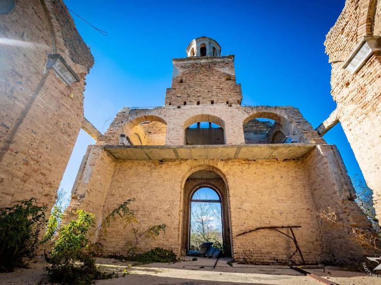 Вече стотици българи подкрепиха каузата за възстановяване на църквата в Средно село 