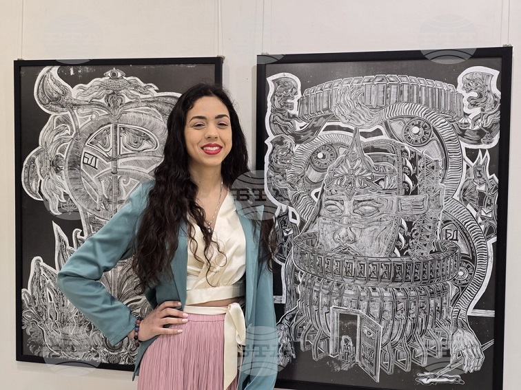 Биляна Димитрова с първа изложба „Кутията на Пандора“ в Плевен