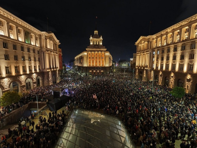 България възродена! Народът може да срине Прасето и Тиквата