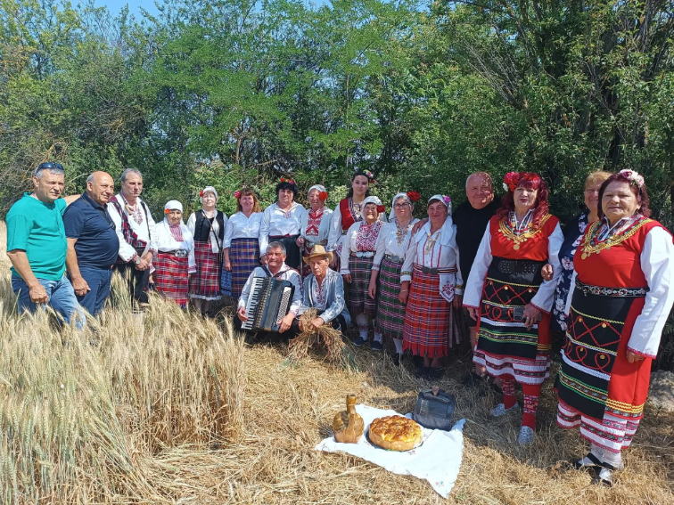 Празник в село Момчилово