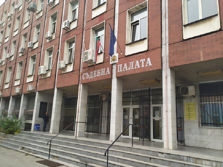 Продължава делото срещу клошари, обрали жена в квартал "Мара Денчева"
