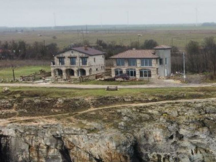 Къщата в Тюленово вече не е сред имотите, декларирани от Костадин Костадинов