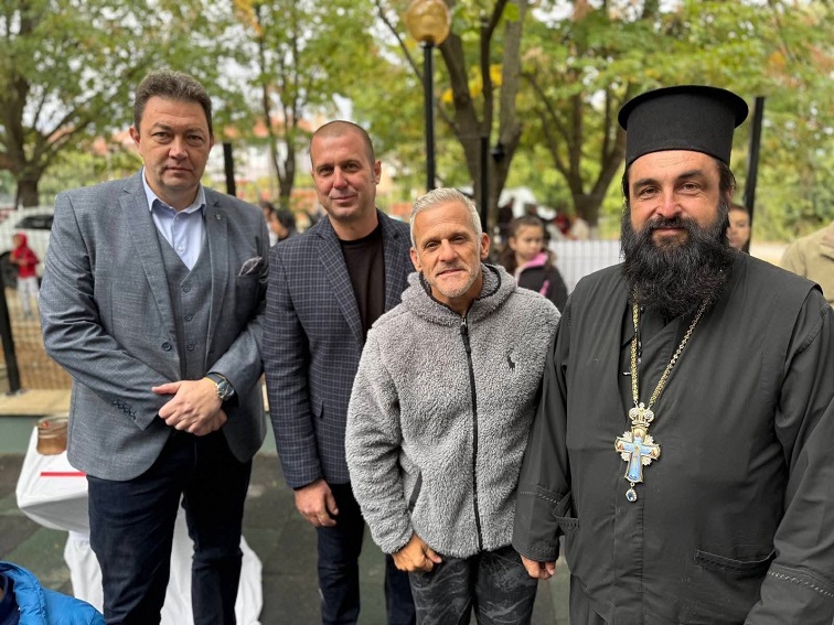 Легендарният Йордан Йовчев откри нова спортна площадка в Петрич