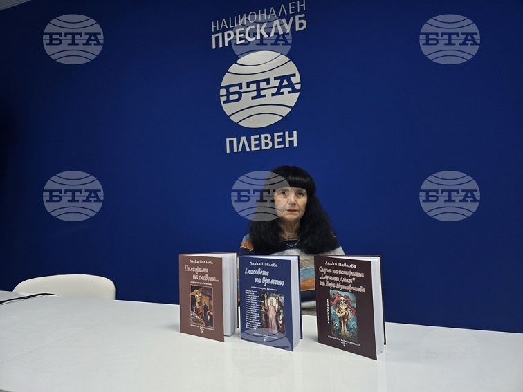 Лалка Павлова представи три нови книги пред плевенската публика