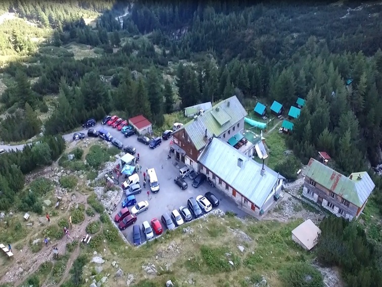 Община Банско въвежда временна забрана за движение и паркиране на автомобили в планината