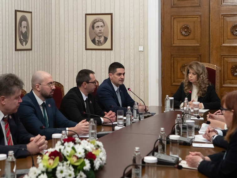 Йотова се срещна с представители на парламентарната група ПП МЕЧ преди назначаването на служебен кабинет 