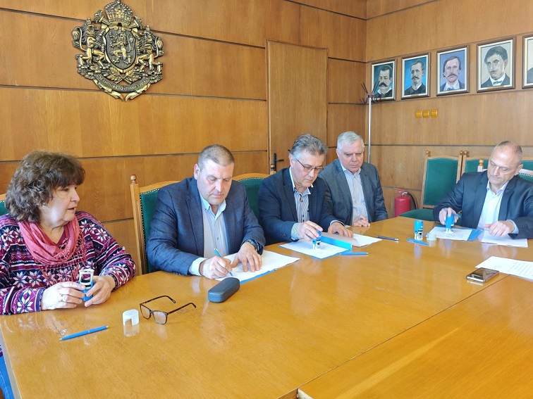 Община Плевен подписа колективен трудов договор с партньорите в системата на образованието