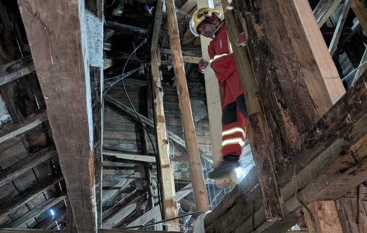 Наклонената кула в Перник може да се срути, вижте кой я спаси