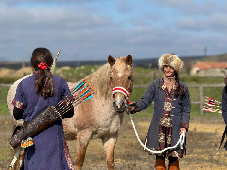 Тодоровден в Исторически парк събра малки и големи на конния манеж