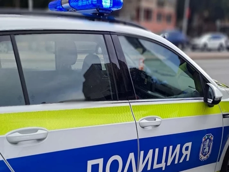 Задържан е 31-годишен мъж за кражба на 80 кофи със силиконова мазилка в Кюстендил