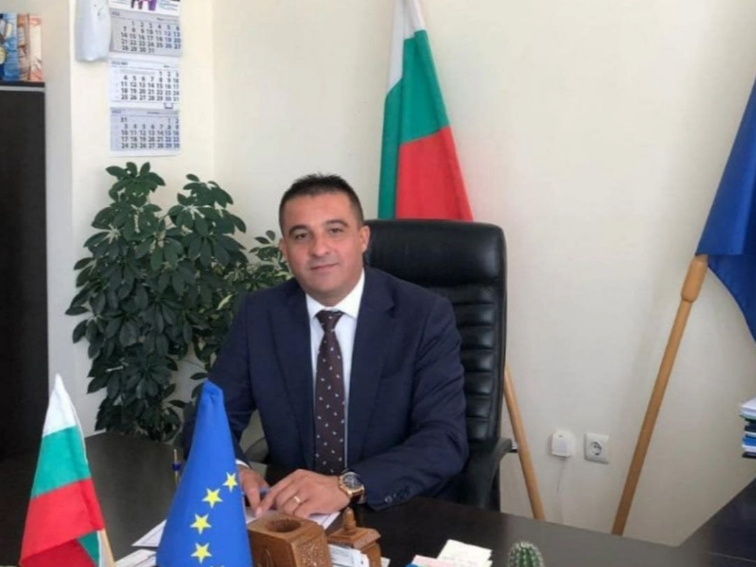 Кметът, който не търпи неудобните – какво се случва във Върбица