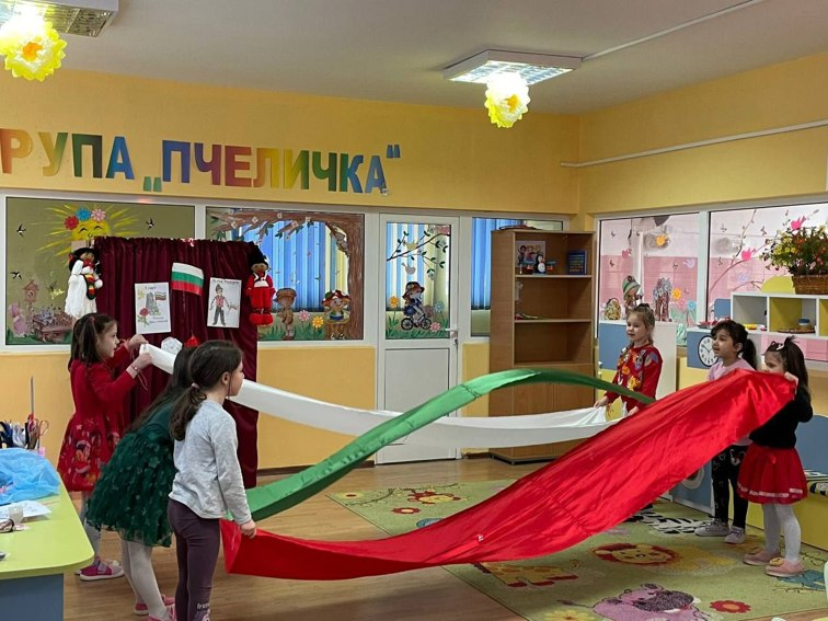 Децата от ДГ "Васил Левски" с. Ветрино обичат българските празници и обичаи