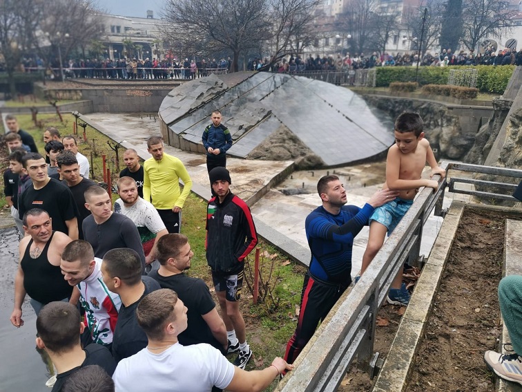 10-годишният Васил Попов получи Богоявленския кръст в Гоце Делчев