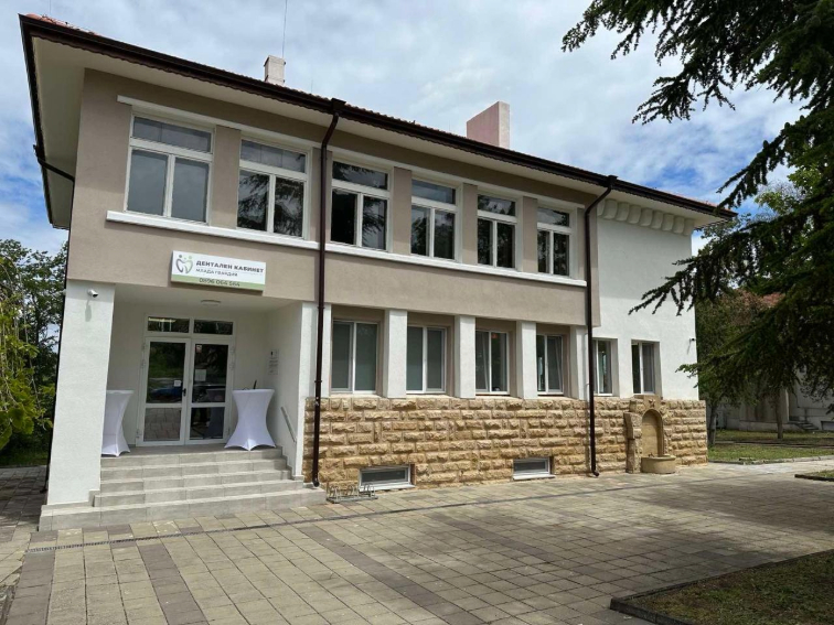 Млади зъболекари променят представата за медицината на село