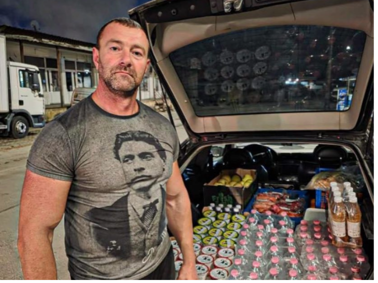 Българи от Германия нахраниха и напоиха хората на протеста в Гурково