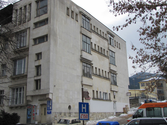 Асансьорът в поликлиниката е готов, но защо още не работи?