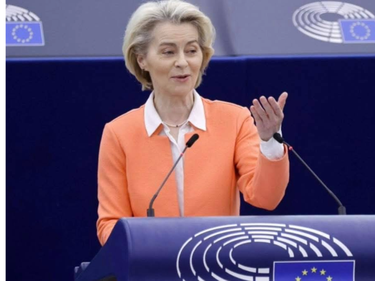 Урсула фон дер Лайен оцеля след вота на недоверие... но беше шумно освиркана