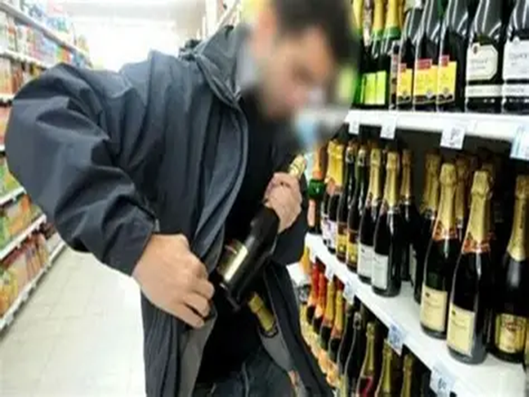 Кражба на четири бутилки алкохол от магазин в ж.к. Ален Мак