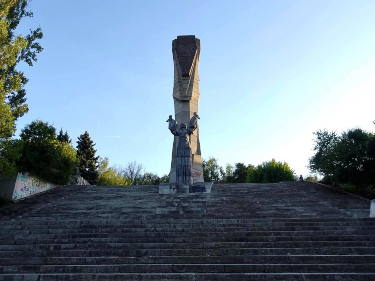 Тази вечер: Осветяват в червено паметника „Майка България“ в Плевен за Световния ден на сърцето 