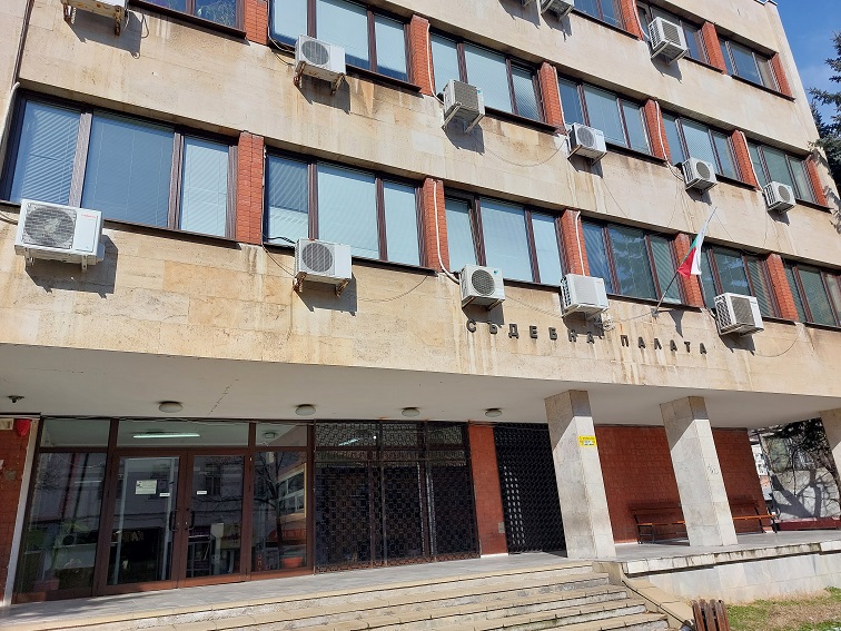 Мъж на 54 години е задържан за опит за убийство в Кнежа