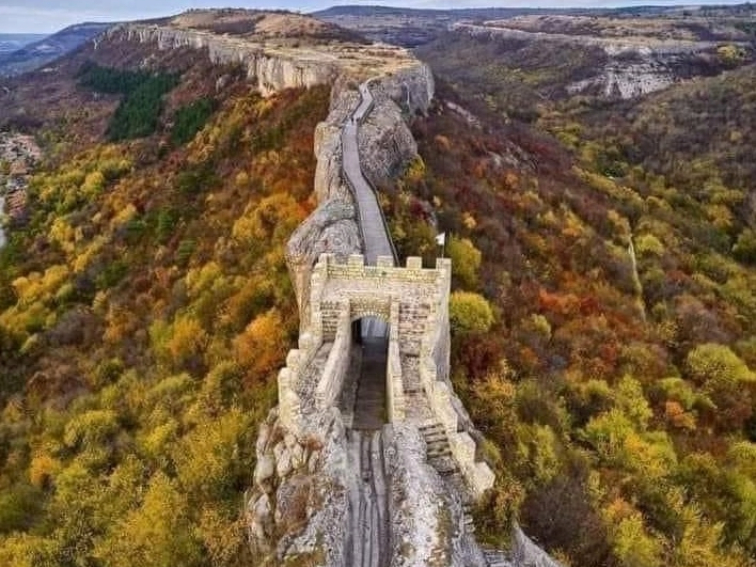 Най-дългото българско знаме ще се развее на крепостта Овеч