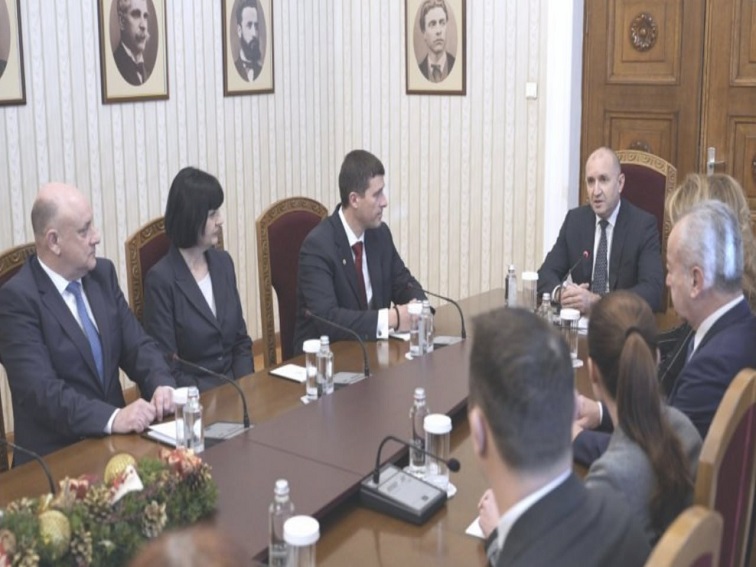 Ивелин Михайлов пред Радев: Ние не сме политици, израснали в политическа среда, а сме граждани и ще се борим!