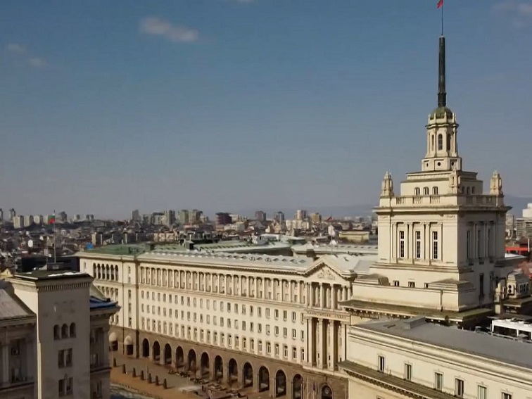 Промени в правомощията на особения управител на „Лукойл“ и актуализация на минималната пенсия