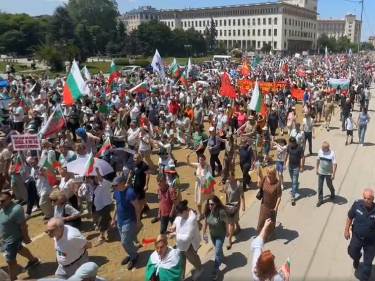 Поредният протест в подкрепа на Българския лев премина през центъра на София
