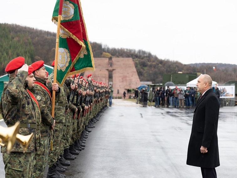 Президентът: Сухопътните войски носят непобедимия български дух и са гарант за сигурността и суверенитета на България