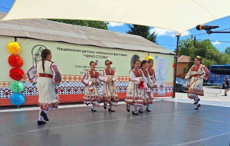 Дивотино събира фолклорни изпълнители от цялата страна