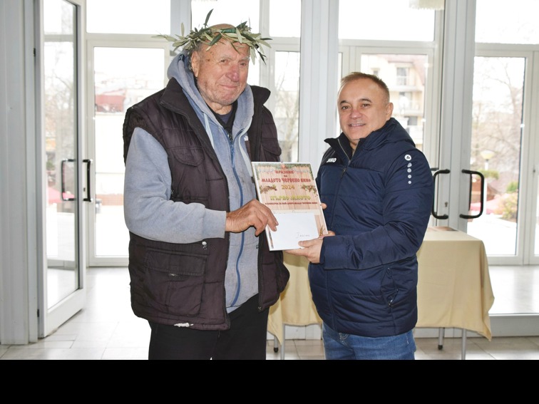 Живко Ангелов е тазгодишния "Цар на виното" в Конкурса за най-добро младо червено вино!