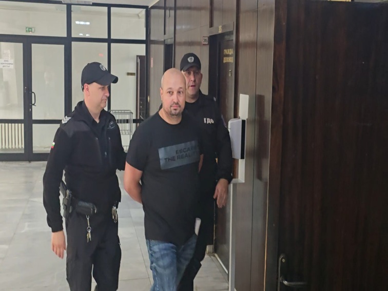 Бившият граничен полицай - рекетьор от Благоевград остава в ареста