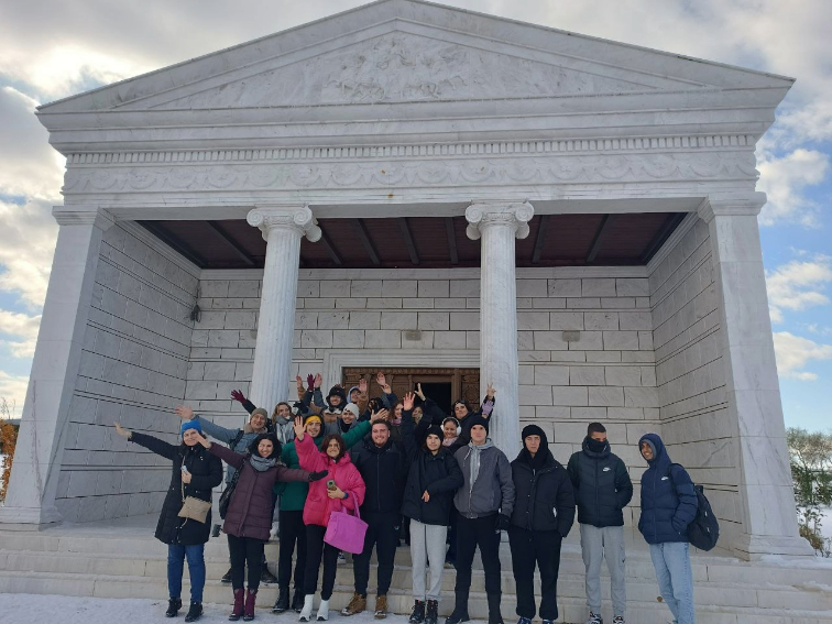 Чуждестранни студенти от Тракийския университет гостуват на Исторически парк 