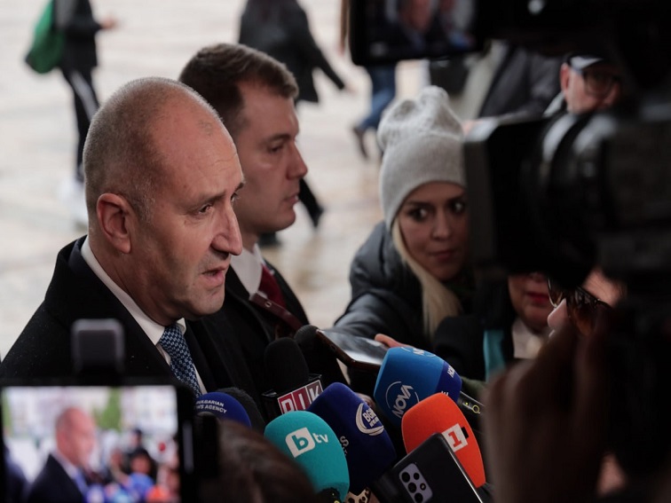 Радев: Докато хазната е в ръцете на коалиция „Магнитски“, парите ни ще пълнят джобовете на техните тартори