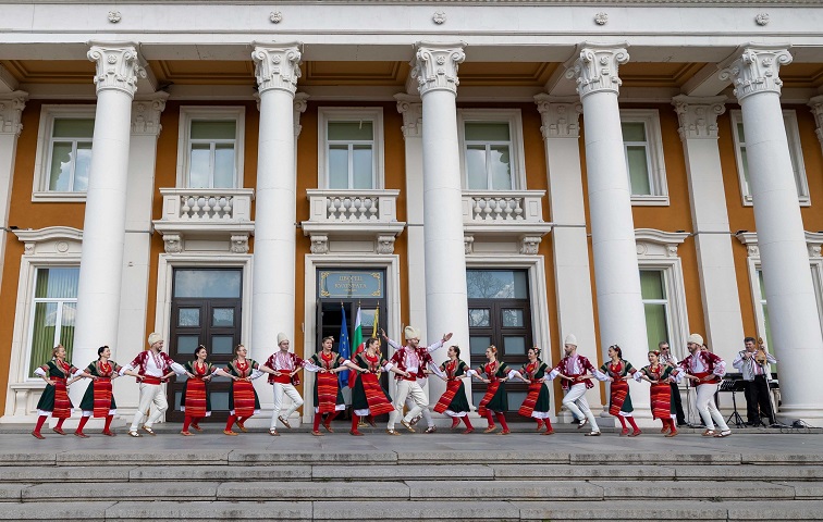 Честит празник, перничани!