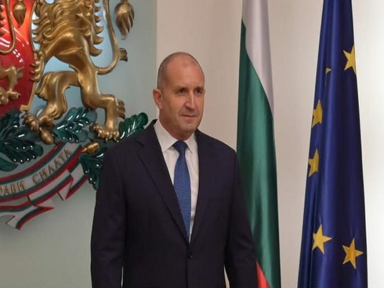 Радев иска оставка на кабинета "Желязков"