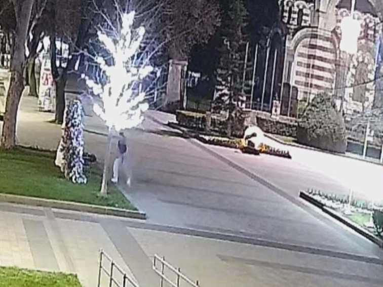 32-годишна жена счупи великденска украса в центъра на Плевен