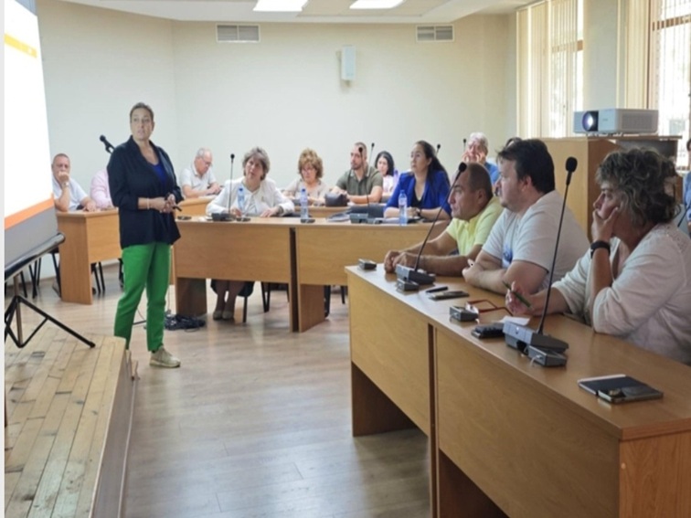Проблеми в образователната система в общината обсъдиха на обща среща директори на училища, синдикати, РУО и местната власт
