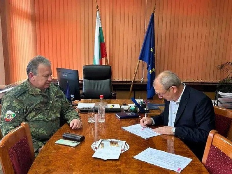 Областният управител и Военно окръжие – Плевен обсъдиха съвместни инициативи и координация