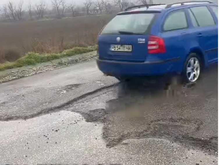 Пътят Пловдив-Първенец повече от година в ремонт