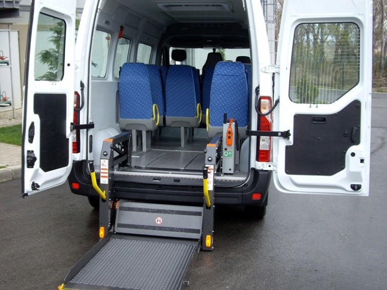 Варна ще разполага с два нови микробуса за хора с увреждания   